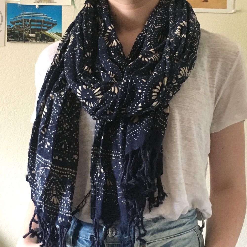 Lucky Brand Patterned Navy Scarf